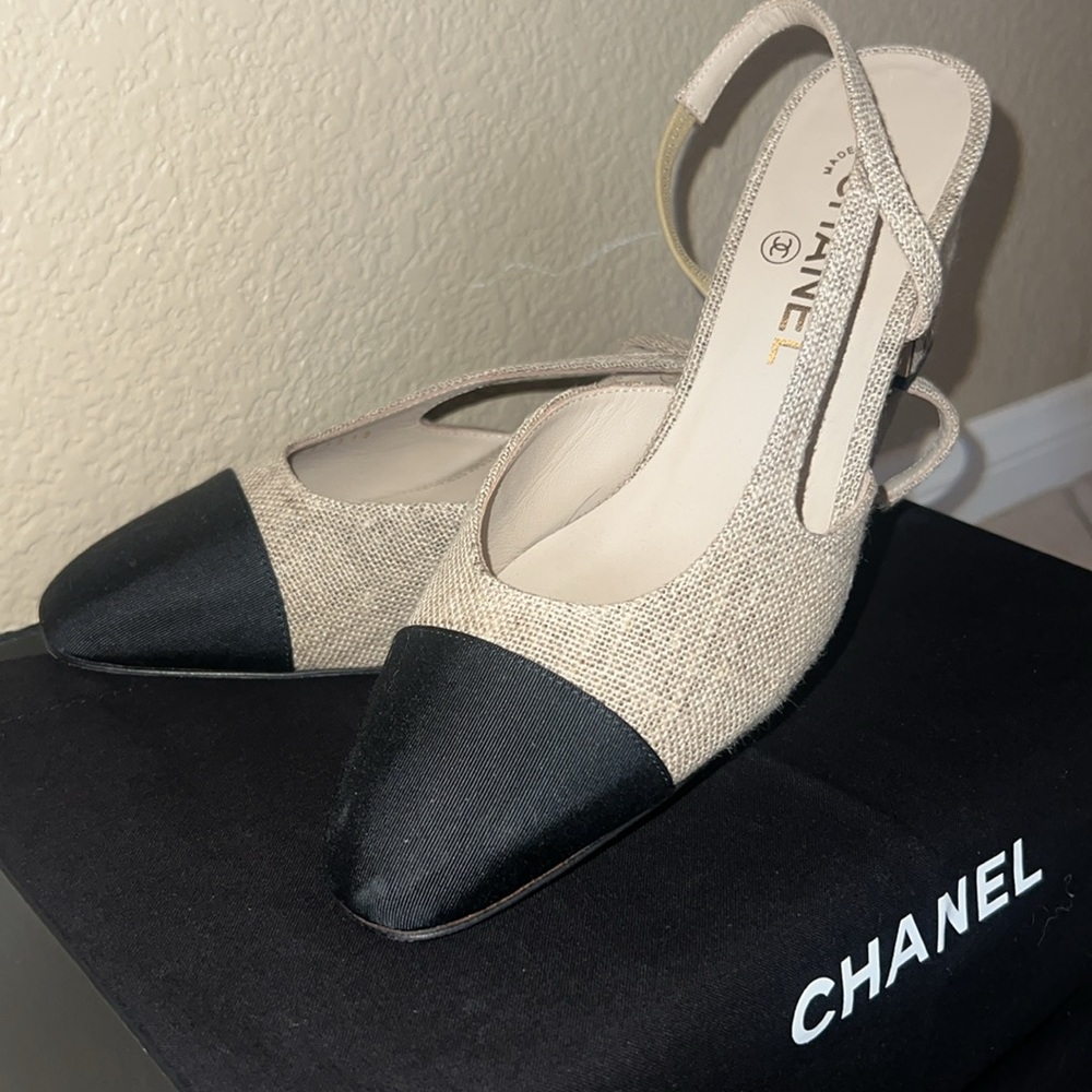 CHANEL heels